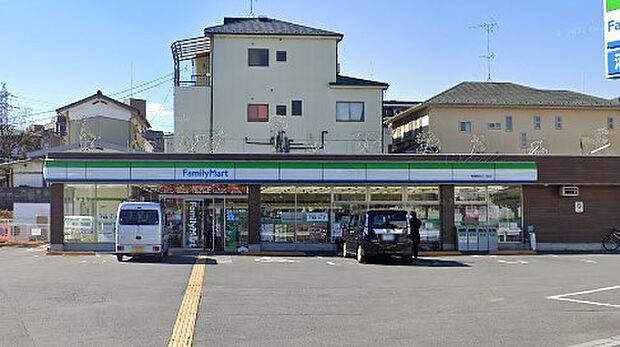 周辺環境-コンビニ(40m)ファミリーマート朝霞膝折3丁目店