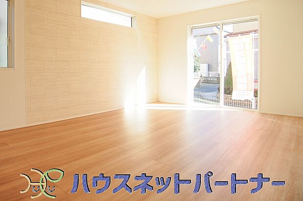 明るく開放的なダイニング。家族とのコミュニケーションが取りやすく、みんなの笑顔が溢れます。