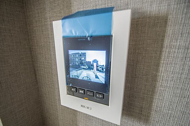TVモニター付きインターフォンは大画面でお子様のお留守番も安心です。
