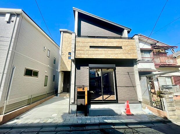 太陽に愛された邸は、陽当り・通風に優れた魅力的で快適さを追求した新築戸建でした。ここに住むからこそ意味がある。そんな特別感に浸りながら、毎日をお過ごしして欲しいです。