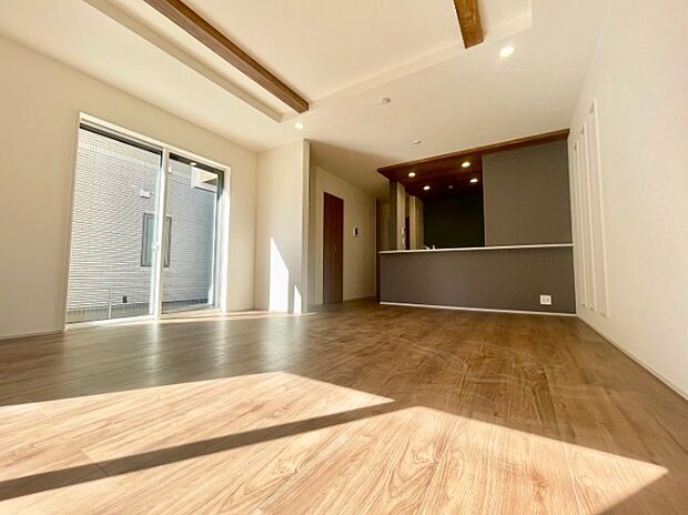 うららかな陽射しがどのお部屋にも降り注ぎますように、快適さを追求した間取設計。得難い立地環境での生活を恵みの豊かな永住の地へと変えてくれます。