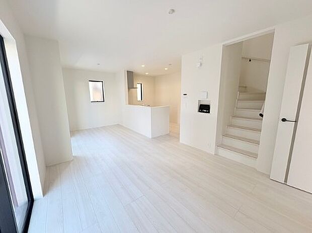 陽だまりのある光彩豊かなリビングは、何よりも快適で心休まる時間を過ごせます。