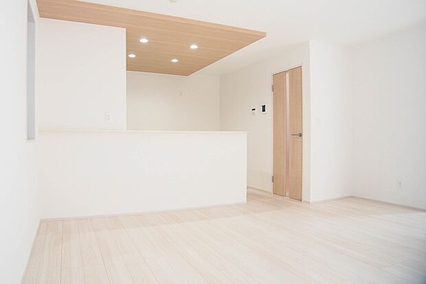 通風・採光に優れ、心地よい光と風が溢れています。 贅沢で豊かな居住性と、プライドを満たすクオリティが見事に調和した住空間。新築ならではの快適なひとときをご体感頂ける筈です。