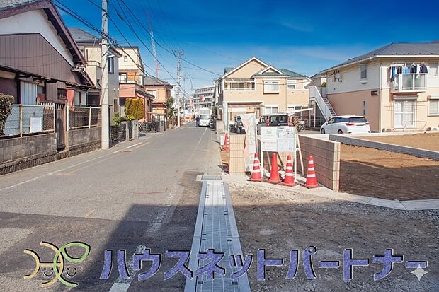 前面道路の日当たりの良い明るいお家。