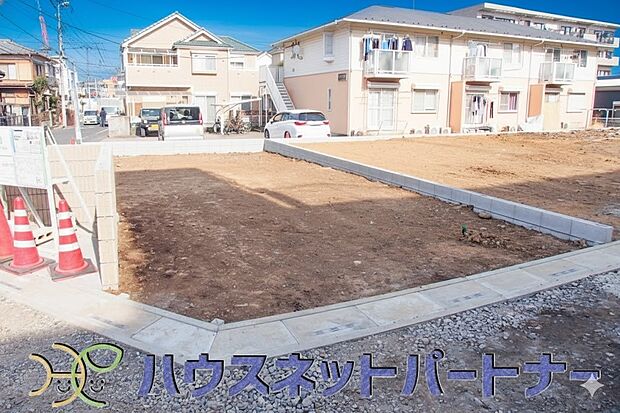 街に溶け合う美しい景観と、採光や風通しを考えて設計された間取り。近隣の視線を考え調整した窓位置など、外観だけでなく、住まうご家族の心地よさを最優先しました。