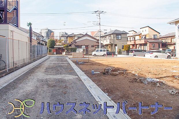 前面道路でお車を駐車するのも楽々。