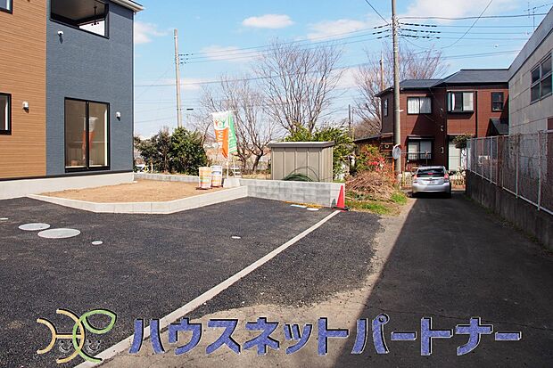 前面道路でお車を駐車するのも楽々。