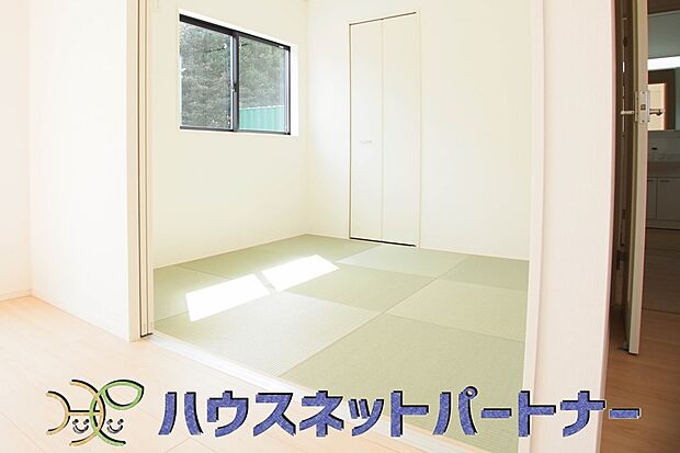 和室を上手に活用すると暮らし方の幅が広がります。例えば普段は開け放して、子供の小さいうちはお昼寝や遊びのスペースに。畳はソフトなので転んでもケガをしにくく安心です。