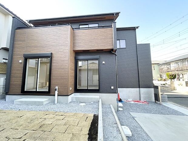 ここから始まる「日常」はご家族にとってかけがえのない時間となります。少しでも豊かに、快適に。そんな想いから本邸宅は生まれました。