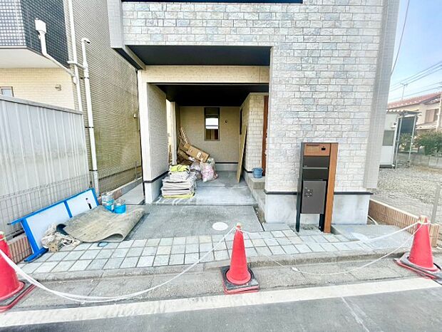 ビルトインガレージは、車がきれい。ビルトインガレージなら「野ざらし、雨ざらし、吹きさらし」になりません。汚れやいたみは減り、車の掃除もラクになります。