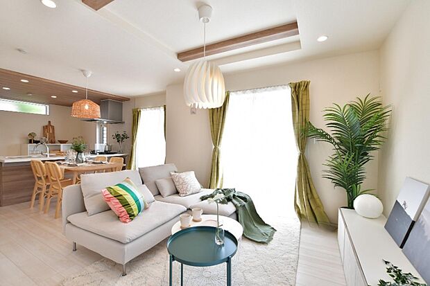 うららかな陽射しがどのお部屋にも降り注ぎますように、快適さを追求した間取設計。得難い立地環境での生活を恵みの豊かな永住の地へと変えてくれます。