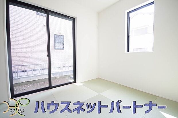 意外と場所をとるアイロンがけや、洗濯物をたたむときにも広々と使うことができ、ちょっと一休みしたい時、すぐに横になれることも魅力ですよね。また、来客時に客間や宿泊部屋として活用できます。