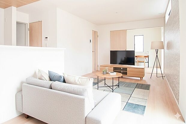 明るく開放的なダイニング。家族とのコミュニケーションが取りやすく、みんなの笑顔が溢れます。【家具はイメージ写真です。】