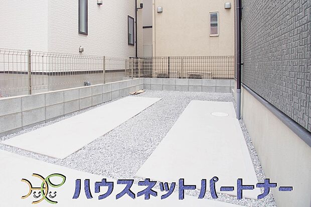 カースペース。通勤や家族の送迎など、毎日の生活にマイカーが欠かせない方にとって駐車場は大事な条件。敷地内にカースペースがあれば、お出かけやお買い物の際の搬入出もらくらくです。