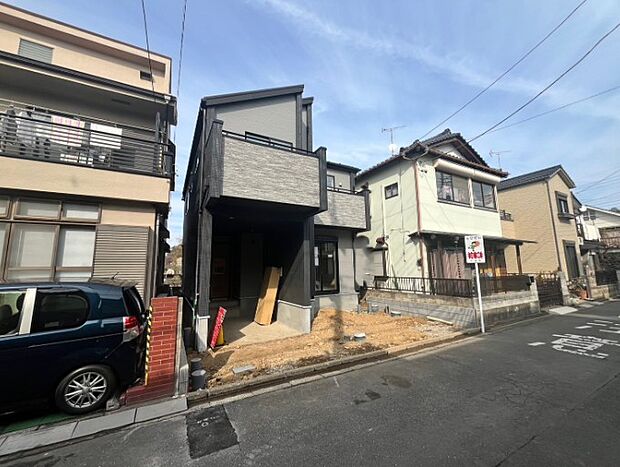 ビルトインガレージは、車がきれい。ビルトインガレージなら「野ざらし、雨ざらし、吹きさらし」になりません。汚れやいたみは減り、車の掃除もラクになります。