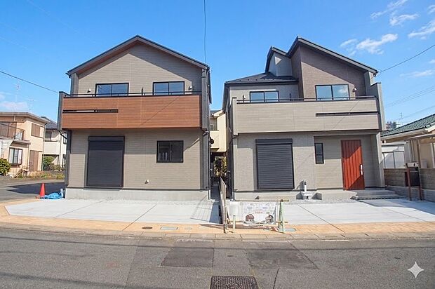 街に溶け合う美しい景観と、採光や風通しを考えて設計された間取り。近隣の視線を考え調整した窓位置など、外観だけでなく、住まうご家族の心地よさを最優先しました。