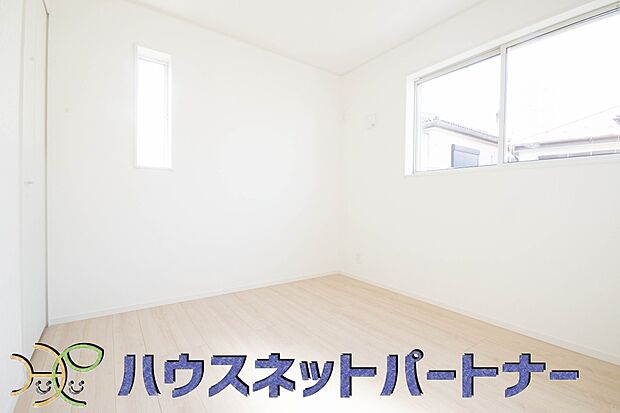 陽光が降り注ぐ明るく開放的な空間が魅力的。