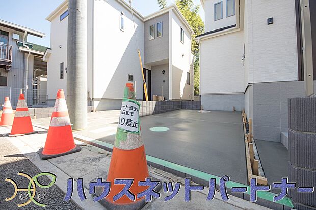 カースペース。通勤や家族の送迎など、毎日の生活にマイカーが欠かせない方にとって駐車場は大事な条件。敷地内にカースペースがあれば、お出かけやお買い物の際の搬入出もらくらくです。