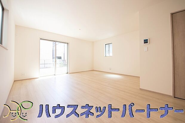 明るく開放的なダイニング。家族とのコミュニケーションが取りやすく、みんなの笑顔が溢れます