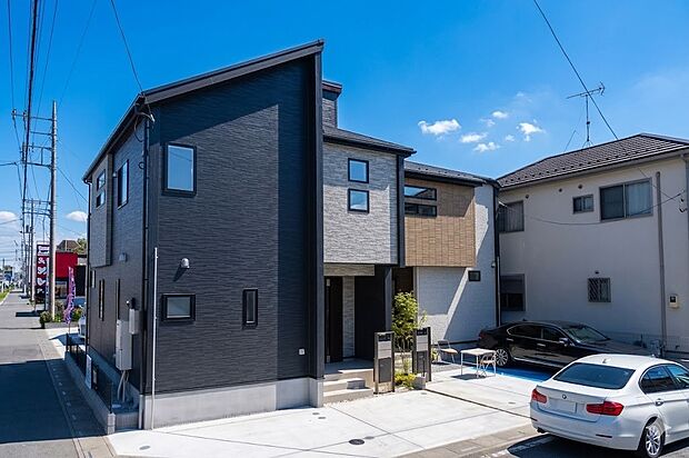 戸建ての購入を検討することになったきっかけに「駐車場を持てること」を挙げる方が多くいらっしゃいます。駐車場代金を支払続ける必要がないことは、駐車場付き戸建を持つ最大のメリットです。