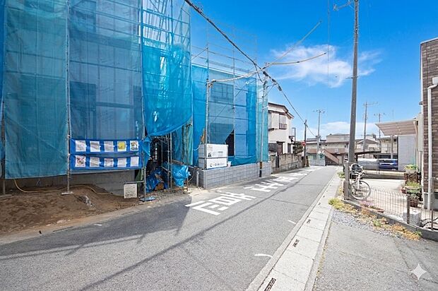 街に溶け合う美しい景観と、採光や風通しを考えて設計された間取り。近隣の視線を考え調整した窓位置など、外観だけでなく、住まうご家族の心地よさを最優先しました。