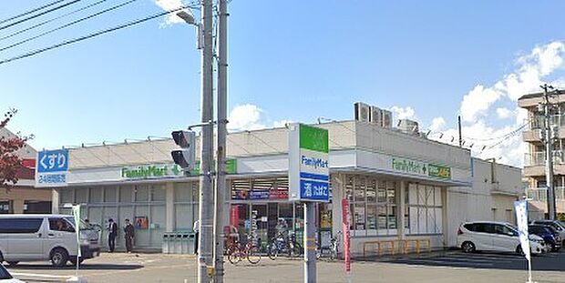 周辺環境-コンビニ(510m)ファミリーマート鶴ヶ岡店