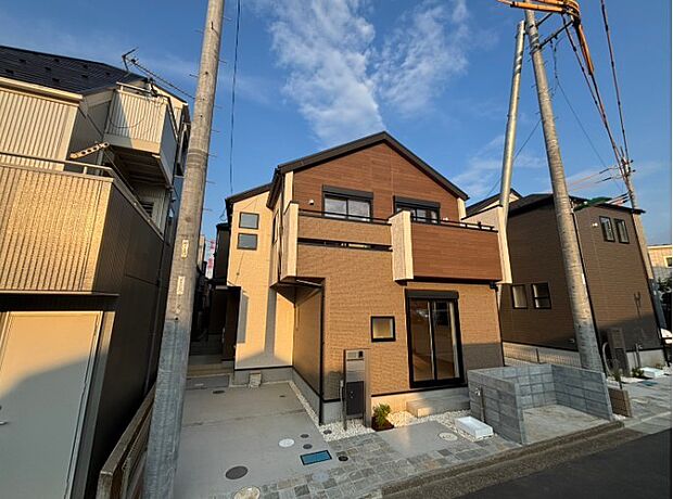 ここから始まる「日常」はご家族にとってかけがえのない時間となります。少しでも豊かに、快適に。そんな想いから本邸宅は生まれました。