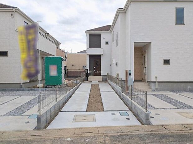 通勤や家族の送迎など、毎日の生活にマイカーが欠かせない方にとって駐車場は大事な条件。敷地内にカースペースがあれば、お出かけやお買い物の際の搬入出もらくらくです。