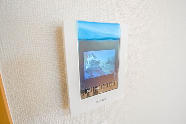 TVモニター付きインターフォンは大画面でお子様のお留守番も安心です。