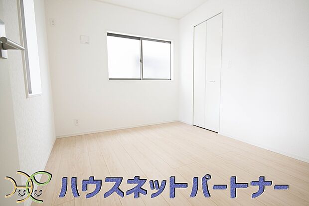 明るく開放的なダイニング。家族とのコミュニケーションが取りやすく、みんなの笑顔が溢れます