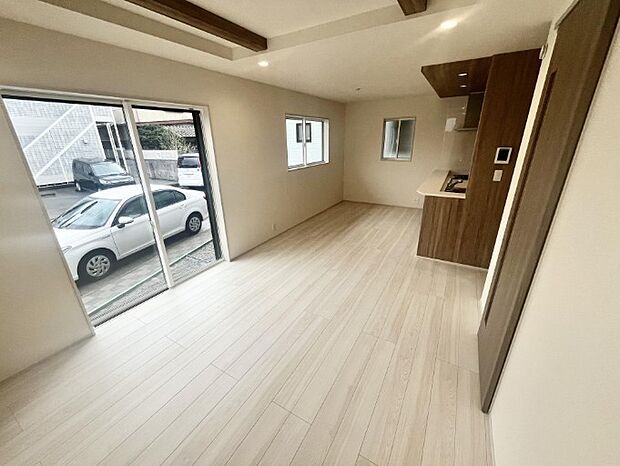 陽だまりのある光彩豊かなリビングは、何よりも快適で心休まる時間を過ごせます。