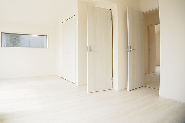 陽射しがぽかぽかと差し込むお部屋は湿気やカビの心配も減るので快適に過ごせます。