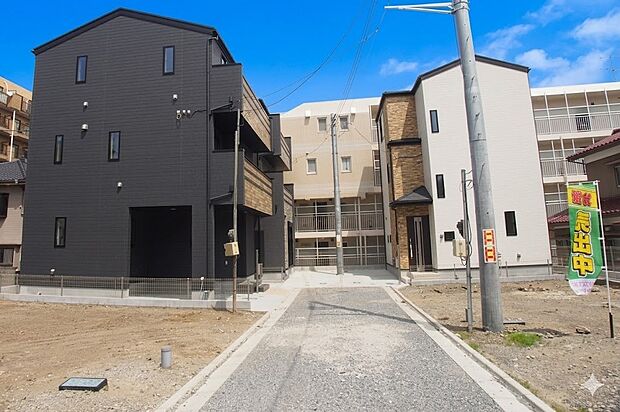 お客様も迎える玄関は高級感のある造りです。