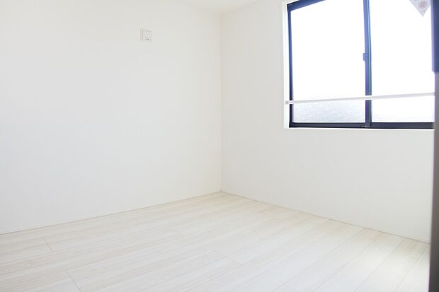 うららかな陽射しがどのお部屋にも降り注ぎますように、快適さを追求した間取設計。得難い立地環境での生活を恵みの豊かな永住の地へと変えてくれます。