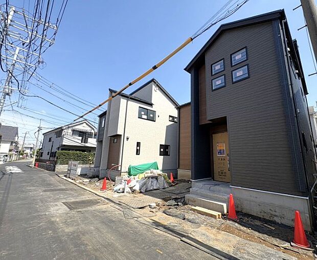 前面道路の日当たりの良い明るいお家。