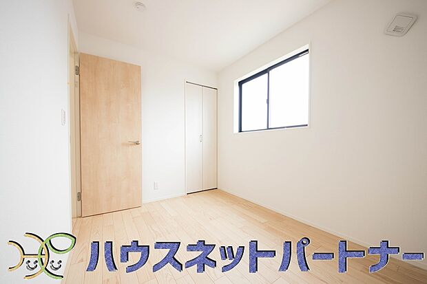 各部屋を最大限に広く使って頂ける様、全居住スペースに収納付。プライベートルームはゆったりと快適に。