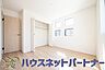 子供部屋：明るい窓のあるお部屋は子供部屋にぴったり。可愛い家具で素敵なお部屋に。