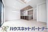 室内：明るく開放的なダイニング。家族とのコミュニケーションが取りやすく、みんなの笑顔が溢れます