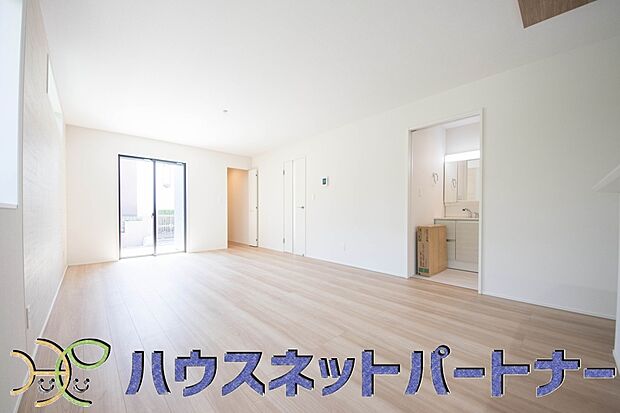 明るく開放的なダイニング。家族とのコミュニケーションが取りやすく、みんなの笑顔が溢れます。