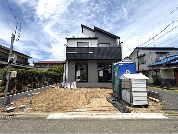 太陽に愛された邸は、陽当り・通風に優れた魅力的で快適さを追求した新築戸建でした。ここに住むからこそ意味がある。そんな特別感に浸りながら、毎日をお過ごしして欲しいです。