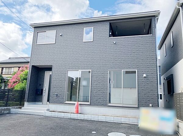 太陽に愛された邸は、陽当り・通風に優れた魅力的で快適さを追求した新築戸建でした。ここに住むからこそ意味がある。そんな特別感に浸りながら、毎日をお過ごしして欲しいです。