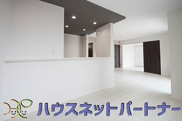 料理を作りながら家族との会話も弾む対面キッチンです。