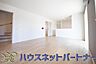 室内：明るく開放的なダイニング。家族とのコミュニケーションが取りやすく、みんなの笑顔が溢れます。