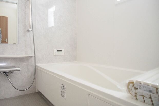 おしゃれな空間を演出する浴室。ゆとりのある柔らかな曲線で構成された半身浴も楽しめるバスタブが心地よさをもたらします。
