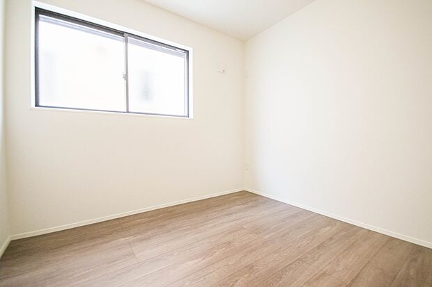 各部屋を最大限に広く使って頂ける様、全居住スペースに収納付。プライベートルームはゆったりと快適に。