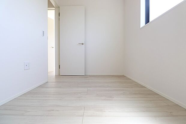 各部屋を最大限に広く使って頂ける様、全居住スペースに収納付。プライベートルームはゆったりと快適に。