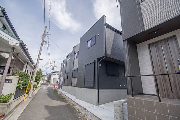 前面道路の日当たりの良い明るいお家。