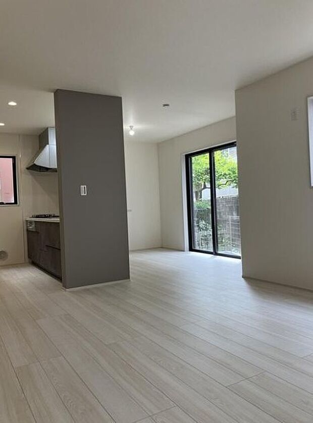 流行に左右されず、将来にわたって価値が継続する「上質」な佇まい。おしゃれな雰囲気や自然の潤い、親しみやすさといった個性を、街に新たな価値をもたらし続ける。 