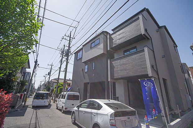 前面道路の日当たりの良い明るいお家。