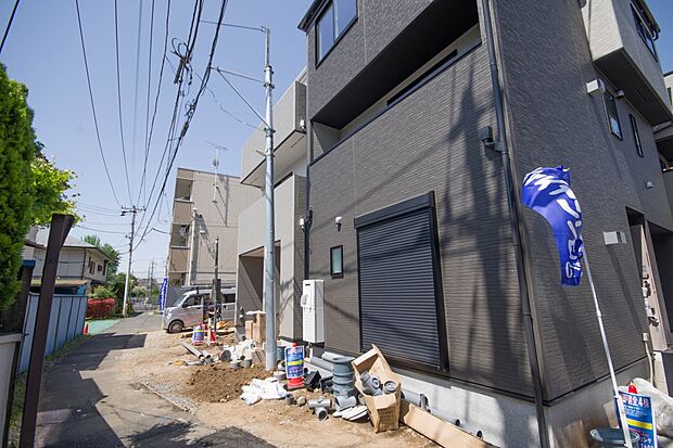 太陽に愛された邸は、陽当り・通風に優れた魅力的で快適さを追求した新築戸建でした。ここに住むからこそ意味がある。そんな特別感に浸りながら、毎日をお過ごしして欲しいです。